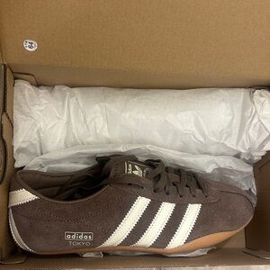 BNWT Adidas Tokyo sneakers size 7